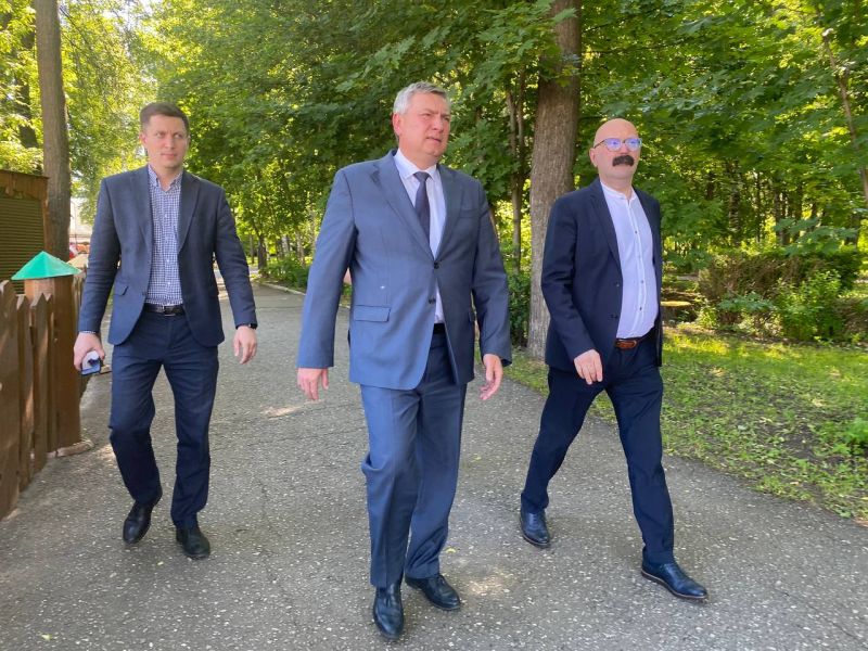 Осипов по поручению Соколова прогулялся в Александровском саду