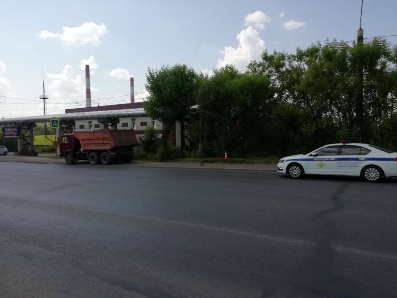 На улице Луганской «Камаз» наехал на пешехода