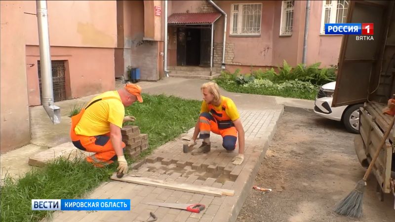 В Кирове продолжается гарантийный ремонт дворов