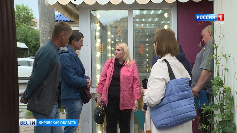 Кировчане обеспокоены размещением торговых павильонов на теплотрассе