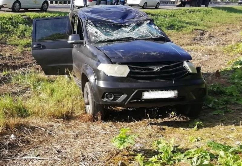 В Кирове водитель «Уаз-Патриот» съехал в кювет и опрокинулся