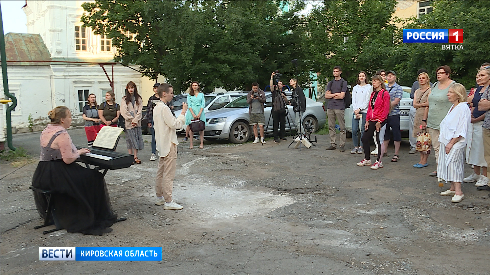В Кирове стартовал проект «Концерт для одного дома»