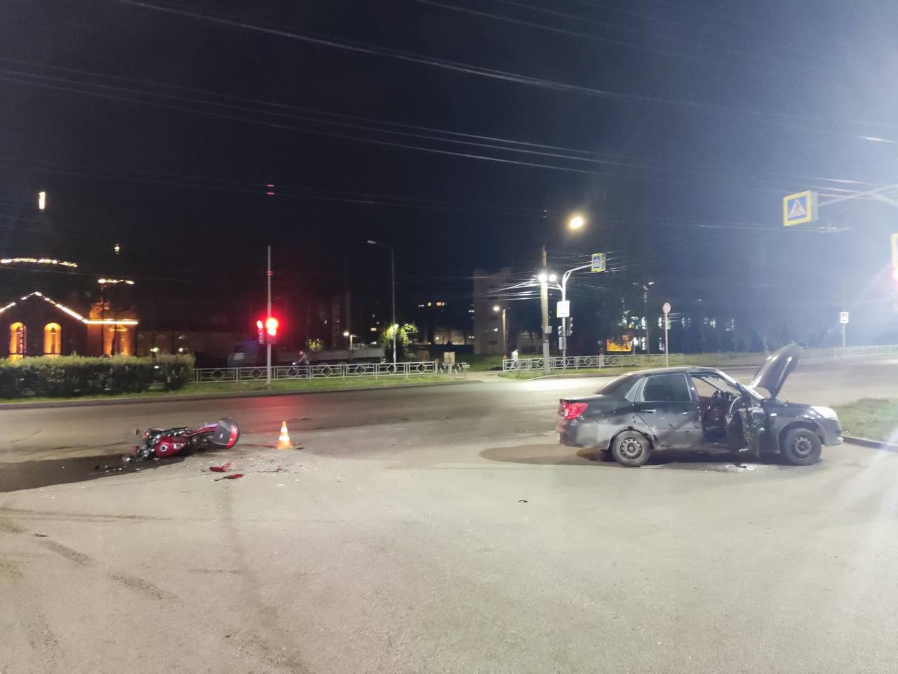 В Кирове на Московской разбились мотоциклист и его пассажирка