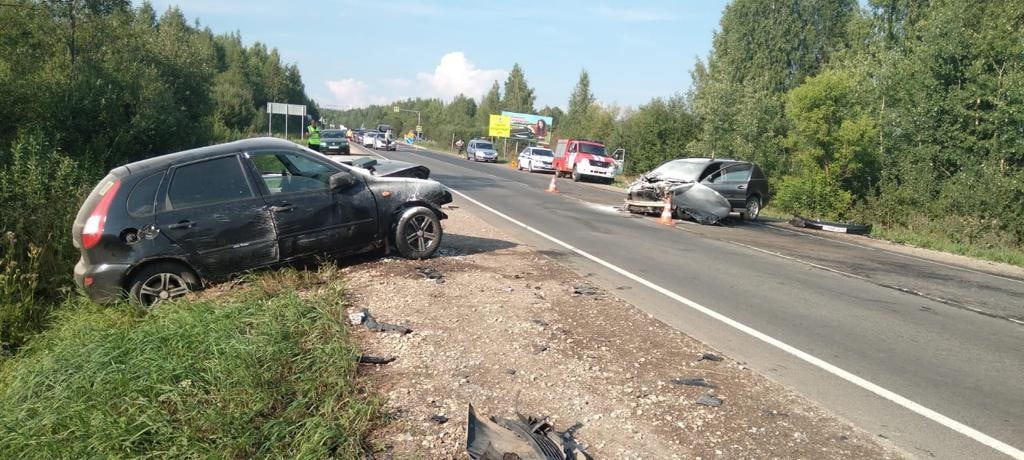 В Кирове произошло ДТП с возгоранием автомобиля и четырьмя пострадавшими