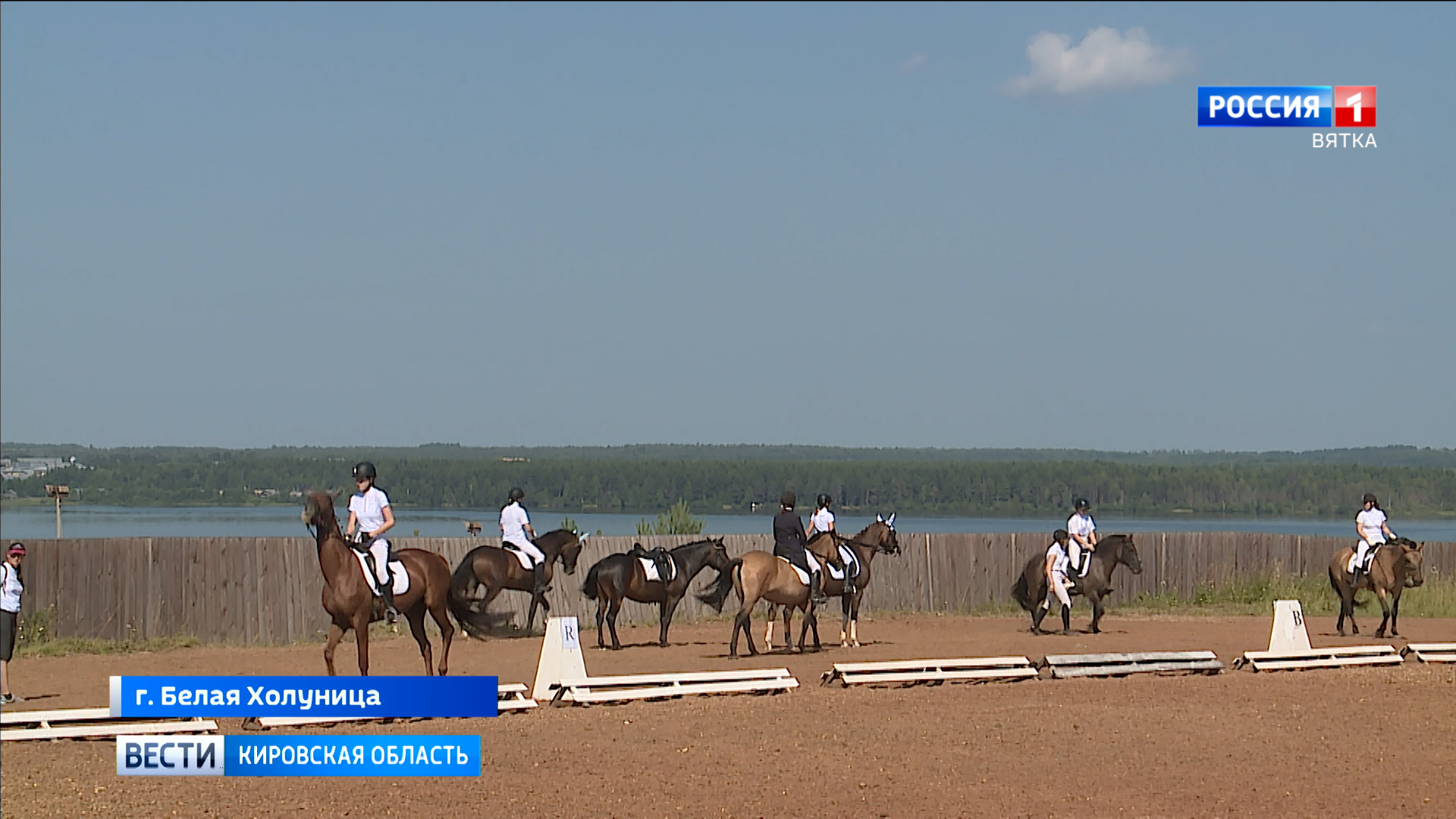 В Белой Холунице состоялся открытый чемпионат и первенство по конному спорту