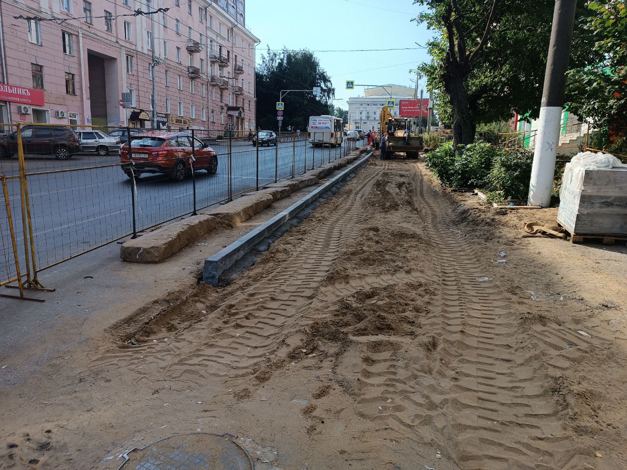 Вячеслав Симаков приостановил  замену гранитных бордюров на бетонные в районе Трансагентства