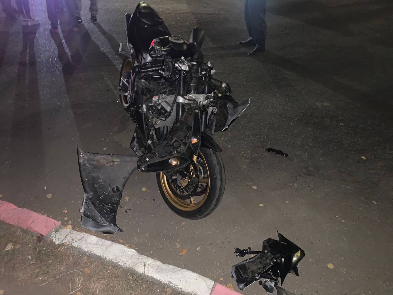 В Кирове возле дендропарка погиб мотоциклист