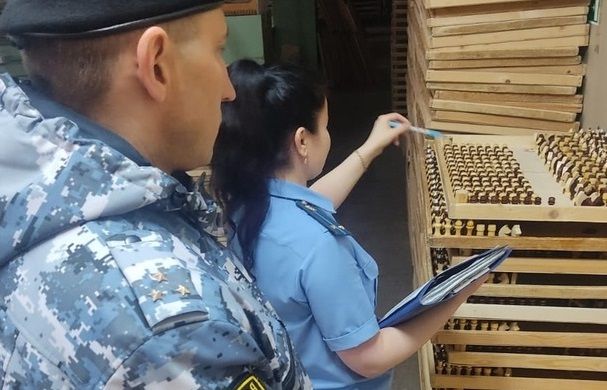 Более 5 тысяч шахмат уйдут на погашение зарплат работникам компании из Орлова