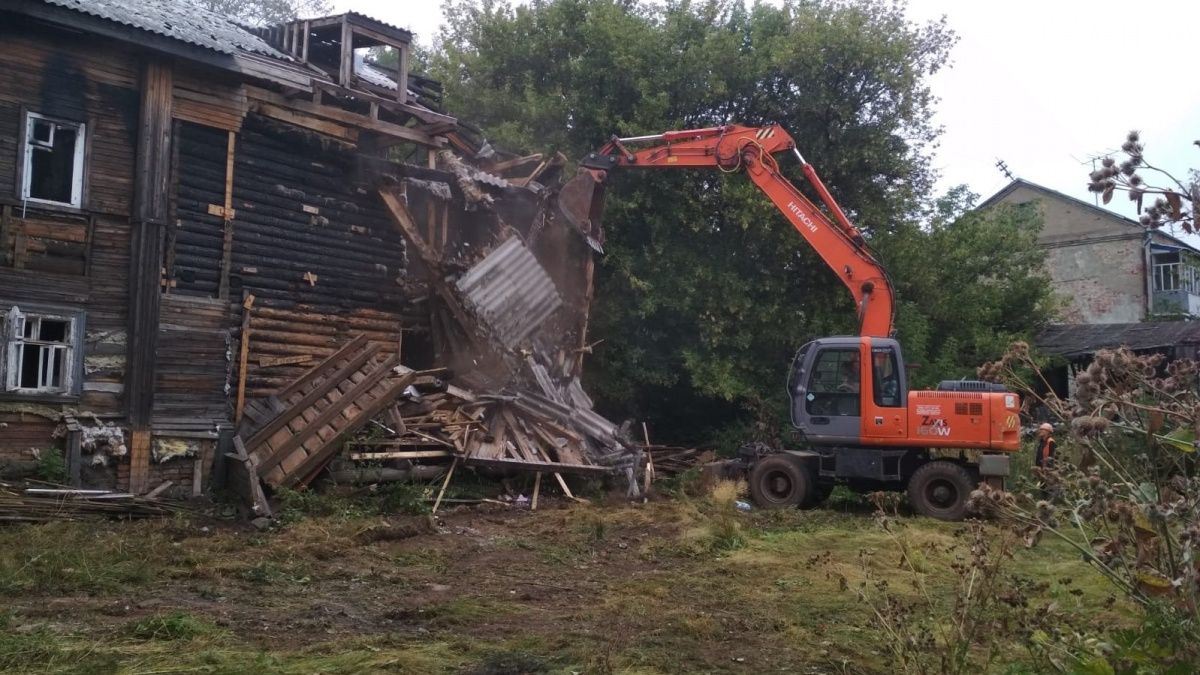 В Кирове сносят дом в Троллейбусном переулке