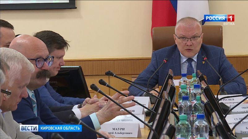 В правительстве Кировской области состоялось еженедельное  заседание