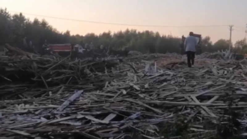 В Кировской области загорелась свалка древесных отходов