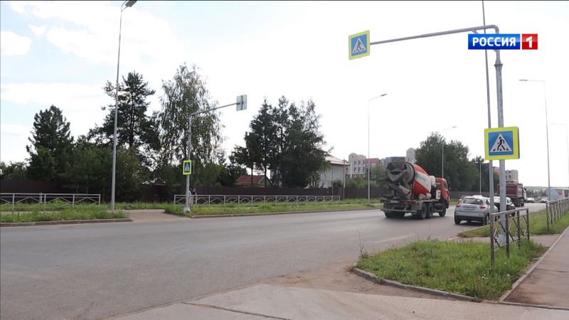 Возле одной из кировских школ опасно переходить дорогу