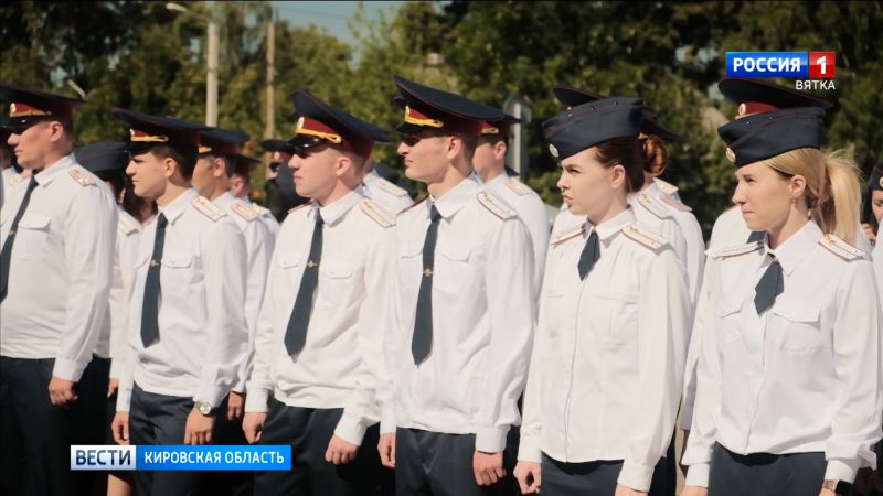 Сотрудники УФСИН России по Кировской области отметили День флага России