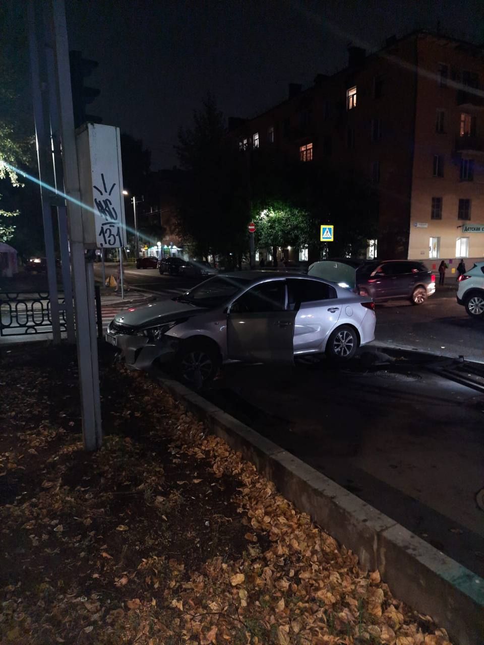 В Кирове «Киа Рио» сбила женщину на тротуаре