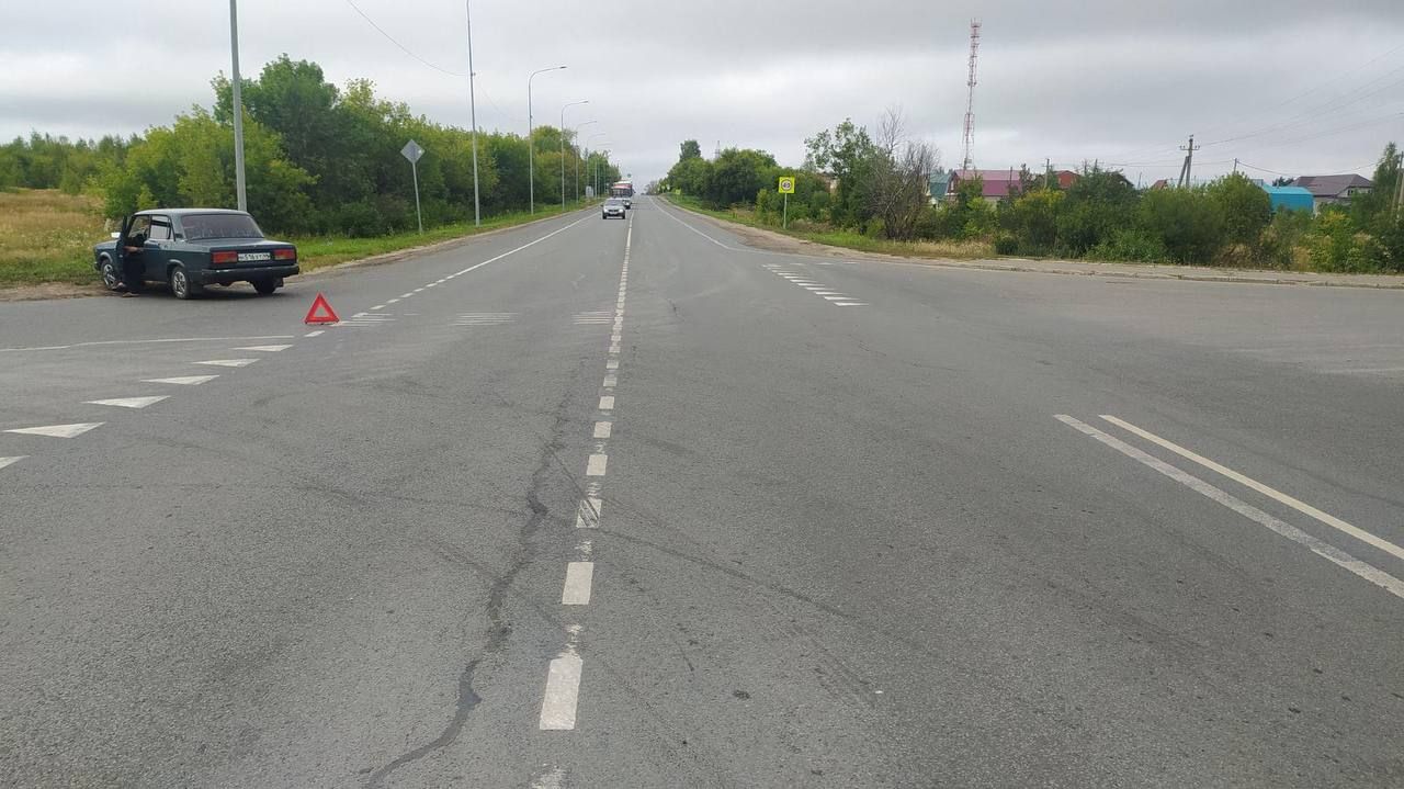 Житель Котельнича перебегал трассу и попал под машину