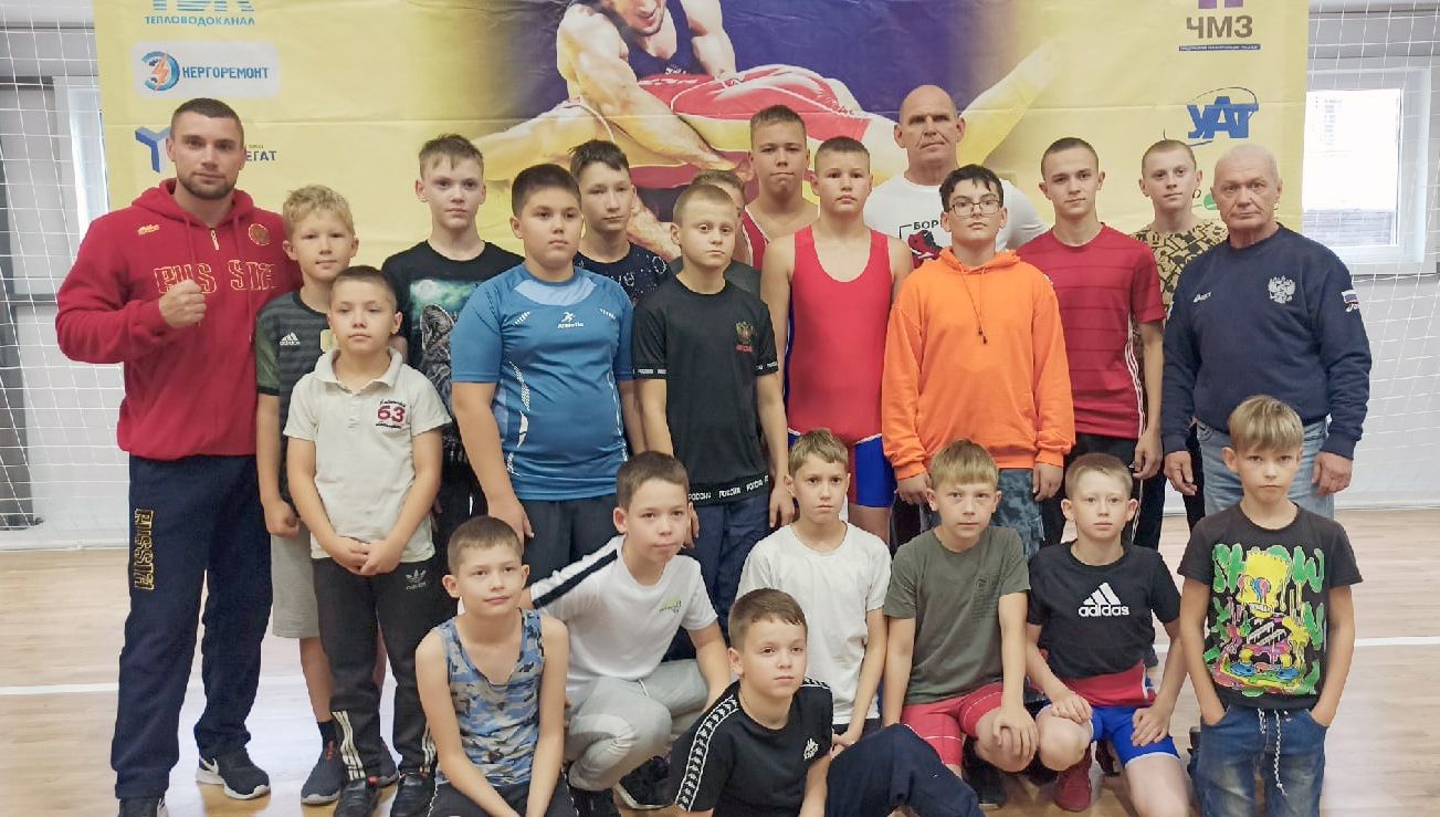 Знаменитый Александр Карелин провёл тренировку с борцами из Кирово-Чепецка