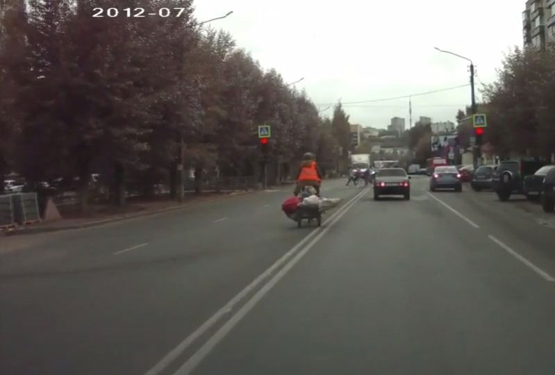 Выезд на встречку, поворот налево на красный и многое другое – все это действия одного велосипедиста