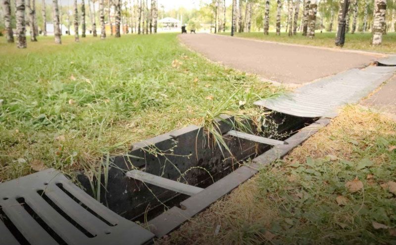 Ливневка, в недавно отремонтированном Кочуровском парке, оказалась опасной
