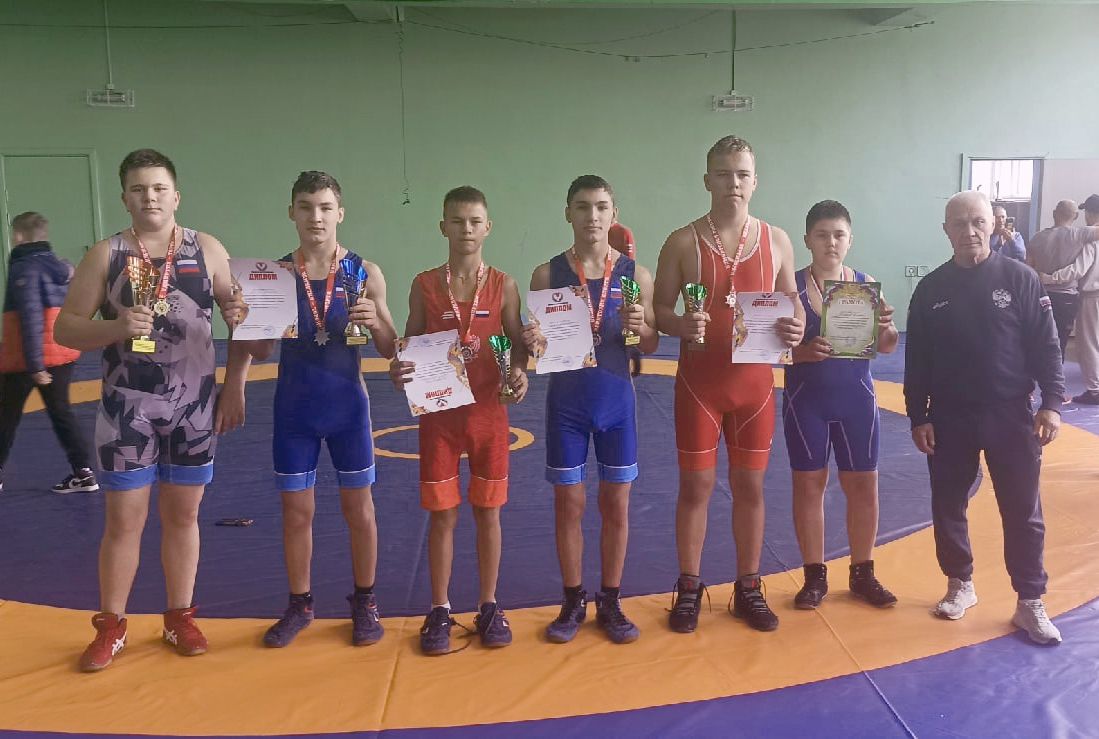Юные кирово-чепецкие борцы отличились на всероссийских стартах