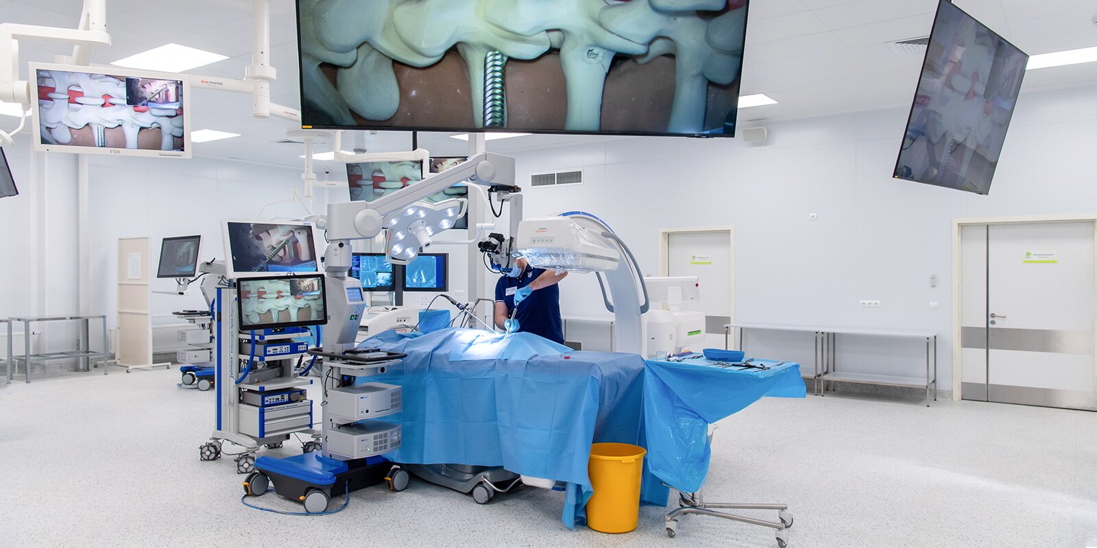 Российские врачи разработали уникальную технологию фиксации позвоночника