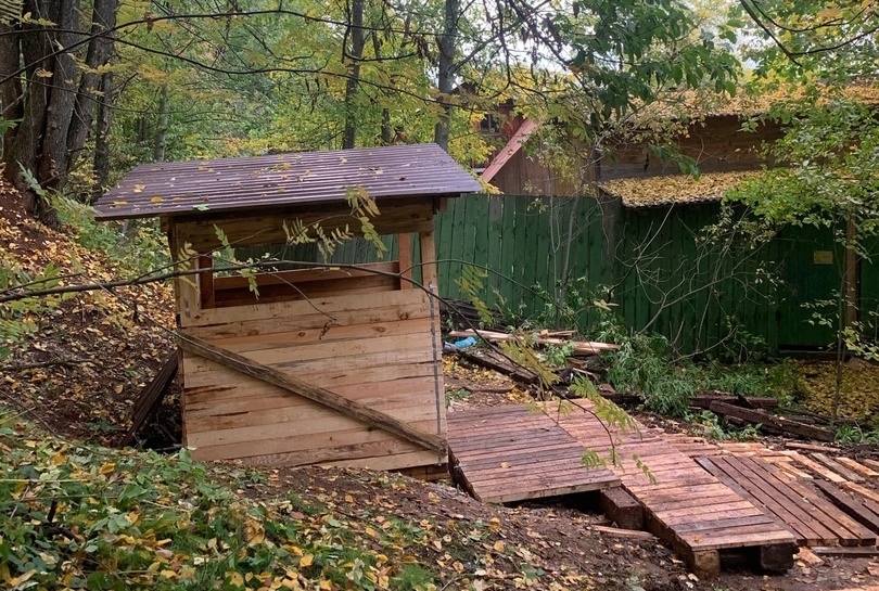 Волонтеры облагородили родник в Малых Чижах