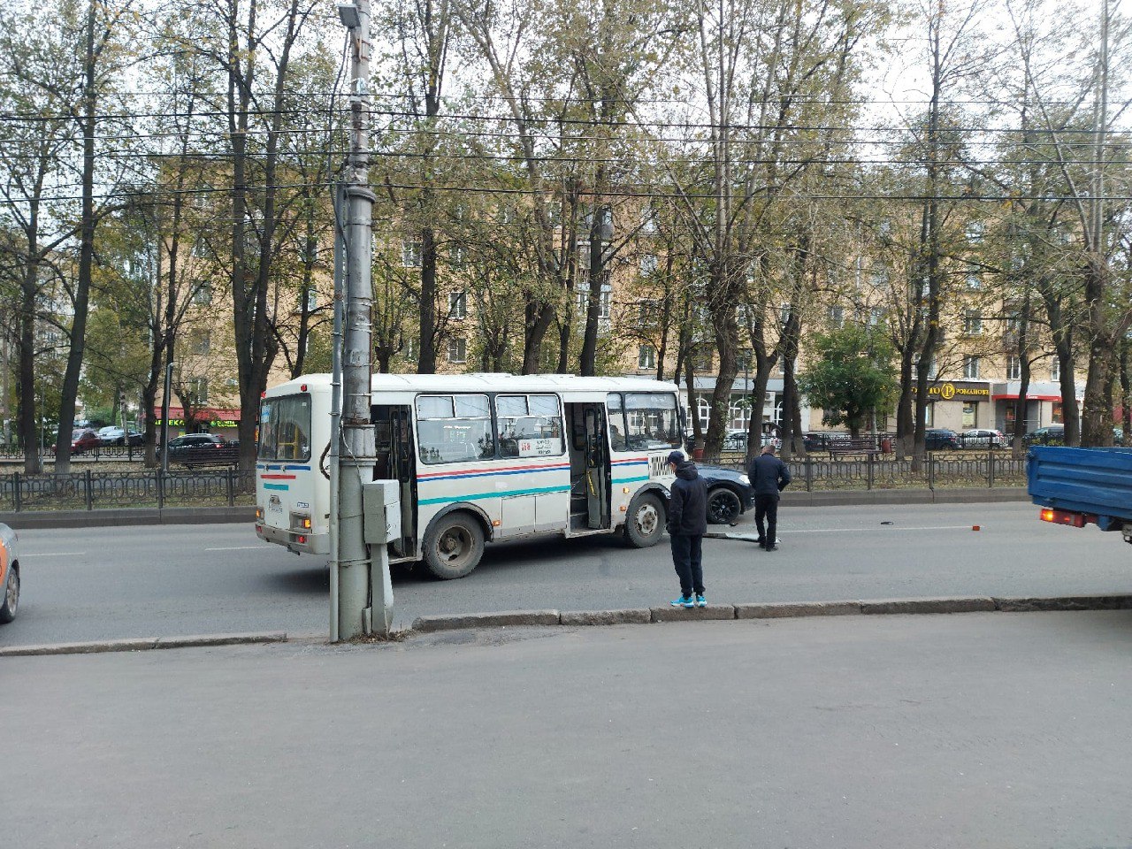 Движение встало: в Кирове в районе  Алых парусов произошло ДТП