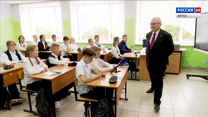 Александр Соколов провел урок для учеников 7-го класса кировской школы № 66