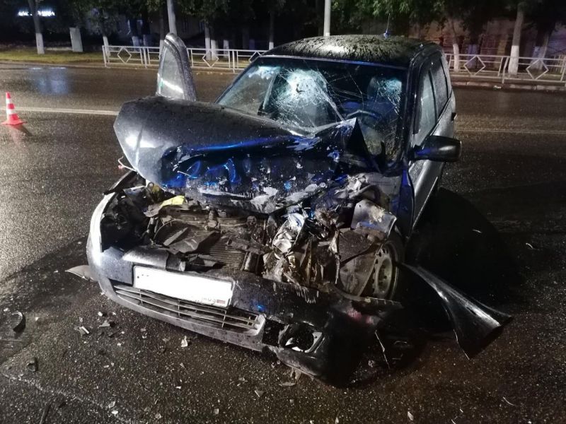 Пьяный водитель на иномарке устроил ДТП на улице Карла Маркса