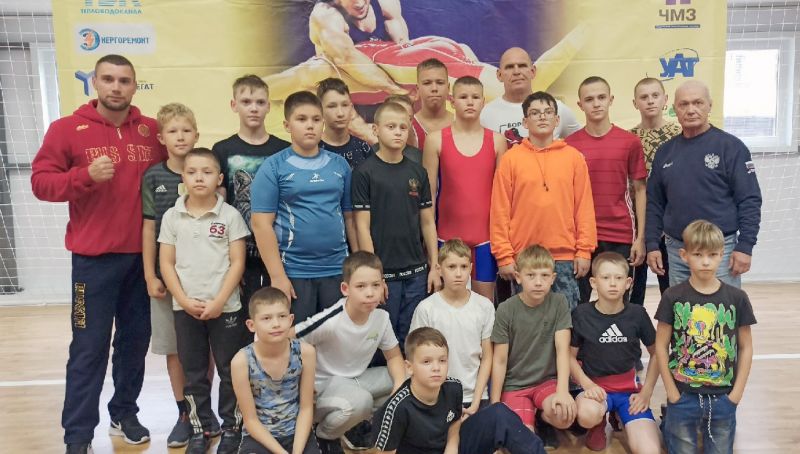 Знаменитый Александр Карелин провёл тренировку с борцами из Кирово-Чепецка