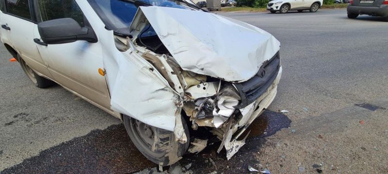 Два человека пострадали в аварии на улице Щорса в Кирове