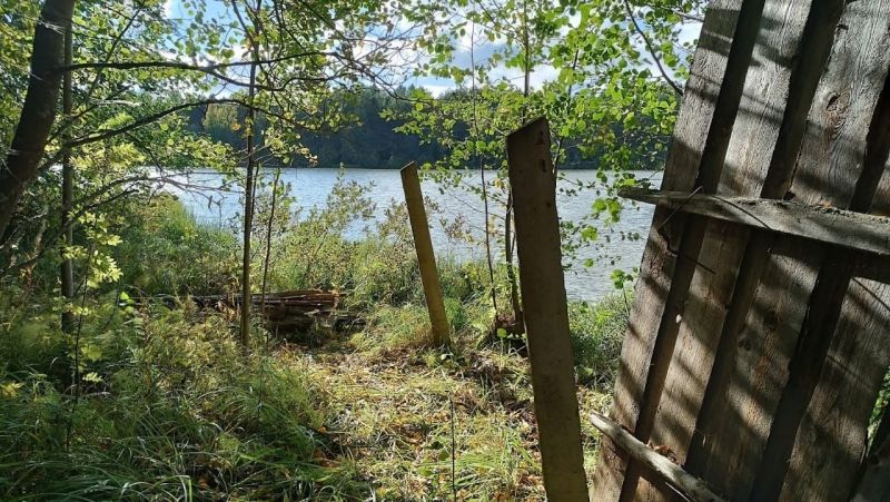 В Кирово-Чепецком районе снесли забор у Логуновского пруда