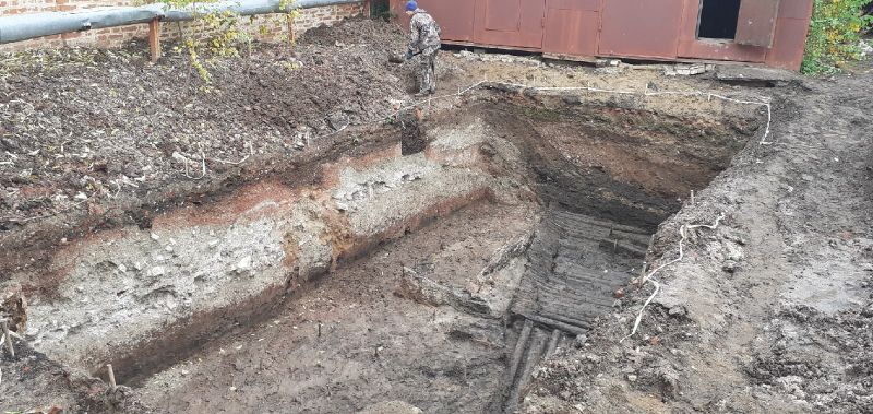 Археологи во время раскопок обнаружили «Хлыновскую мостовую»