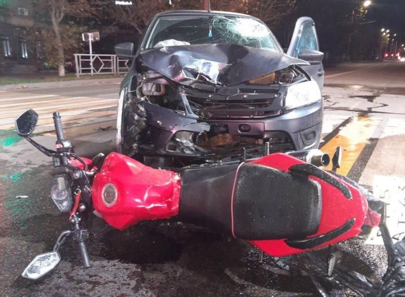 В Кирове мотоциклист попал в аварию с «Ладой Грантой»