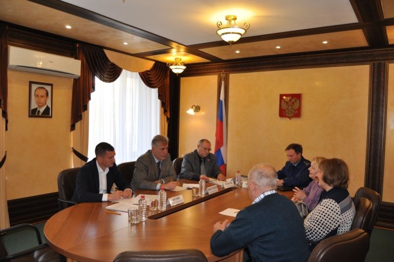 Главный федеральный инспектор взял под контроль благоустройство микрорайона в Кирове