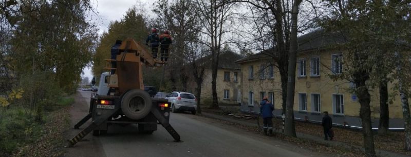 В Кирове устраняют последствия сильного ветра