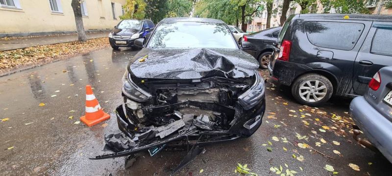 Четыре автомобиля не поделили улицу Труда в Кирове