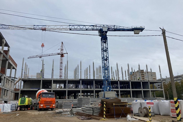 На проспекте Строителей возводят самую современную школу