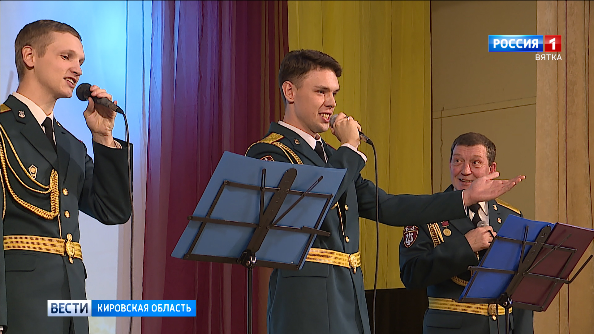 Кировские росгвардейцы поздравили учителей гимназии 46 с профессиональным праздником