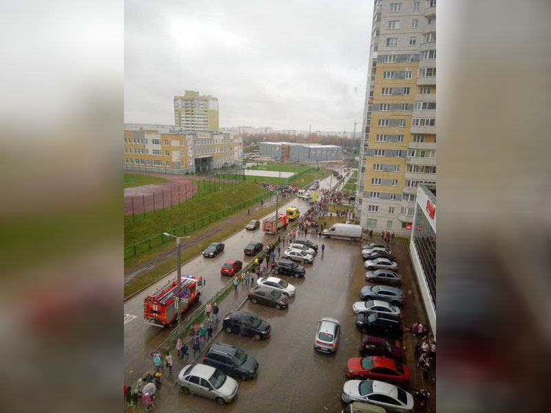 В Кирове учеников школы №11 эвакуировали из-за безхозного телефона на крыльце