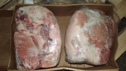 По социально значимым учреждениям Кировской области пытались распространить 32 тонны мяса неизвестного происхождения