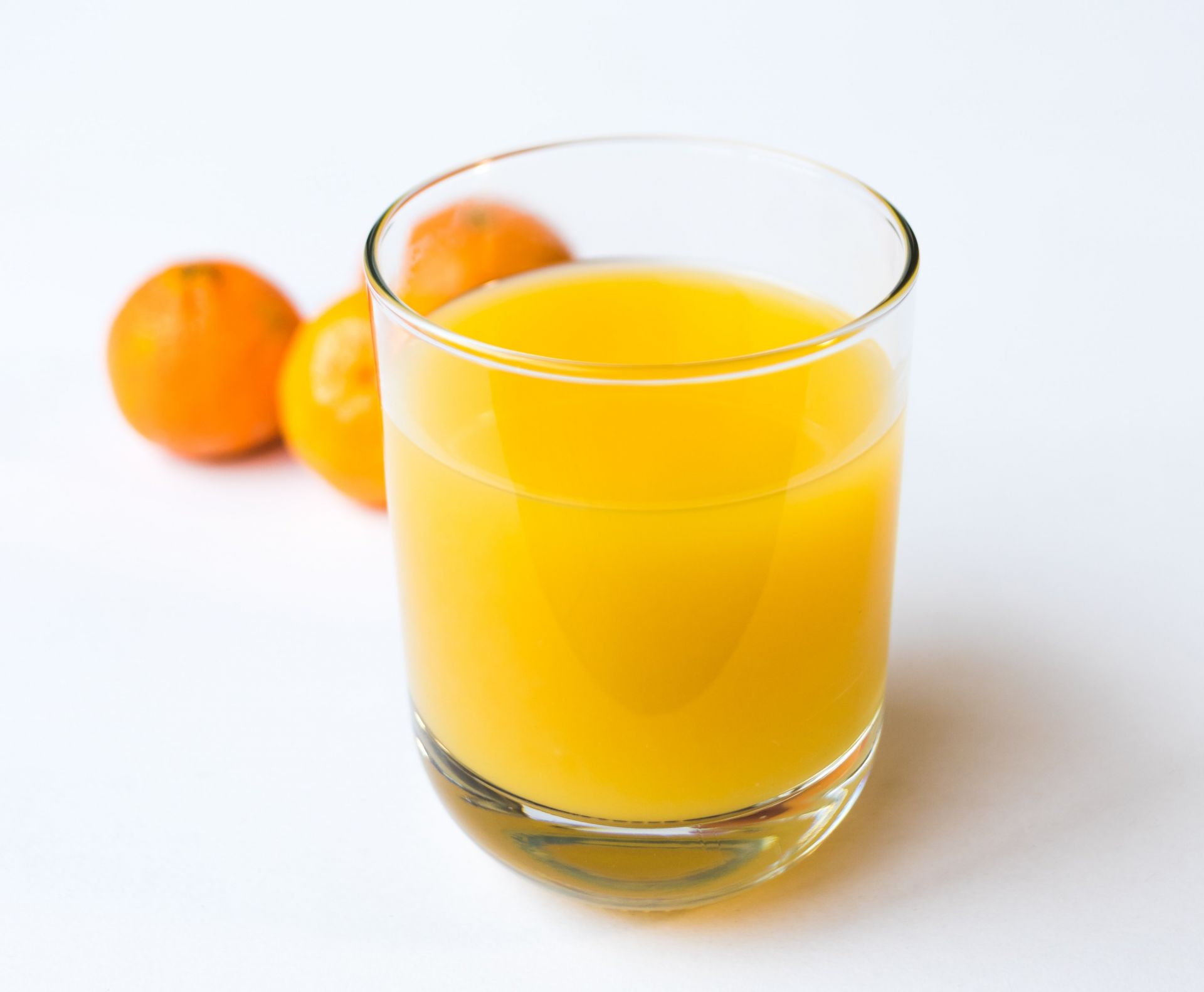 Врач рассказал, как лекарства сочетаются с разными напитками