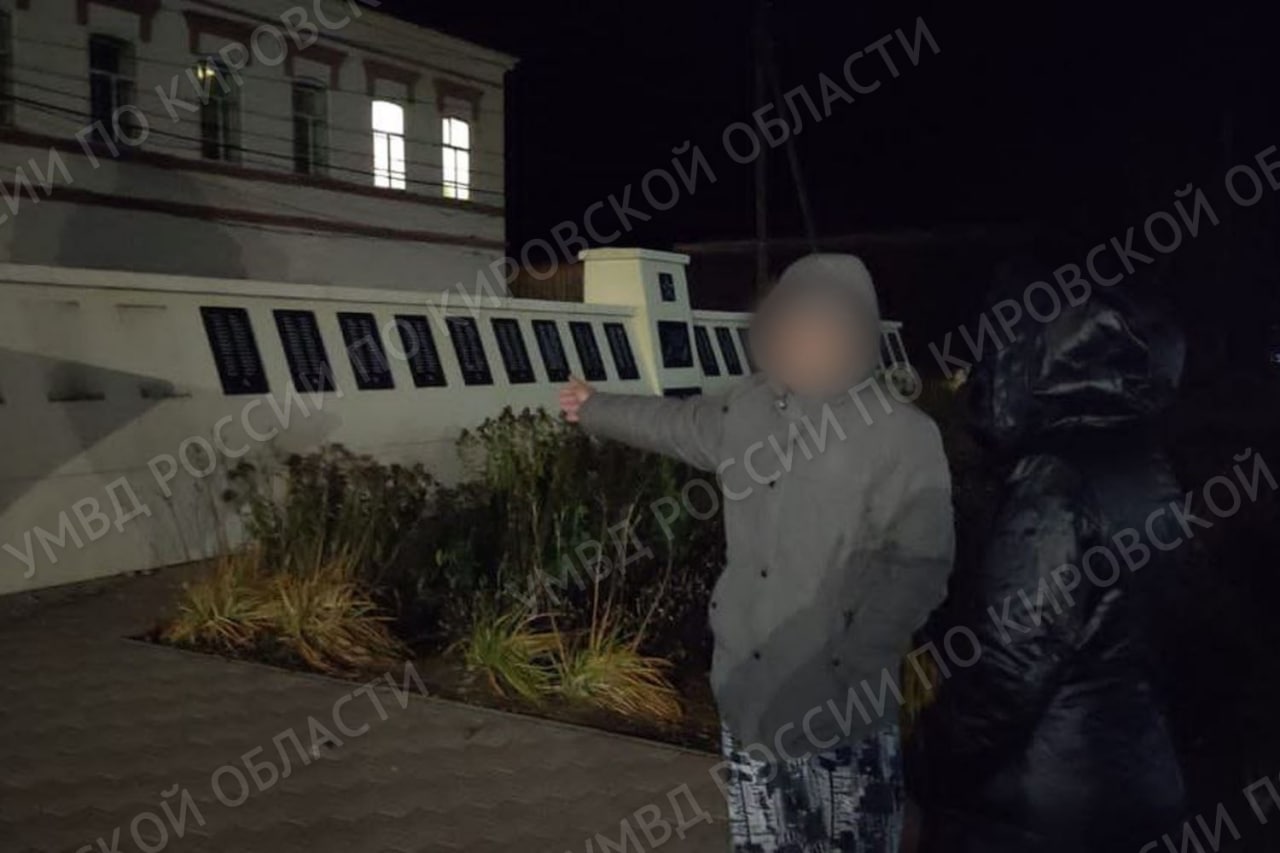 Полицейские нашли вандала, повредившего мемориал в Нолинском селе