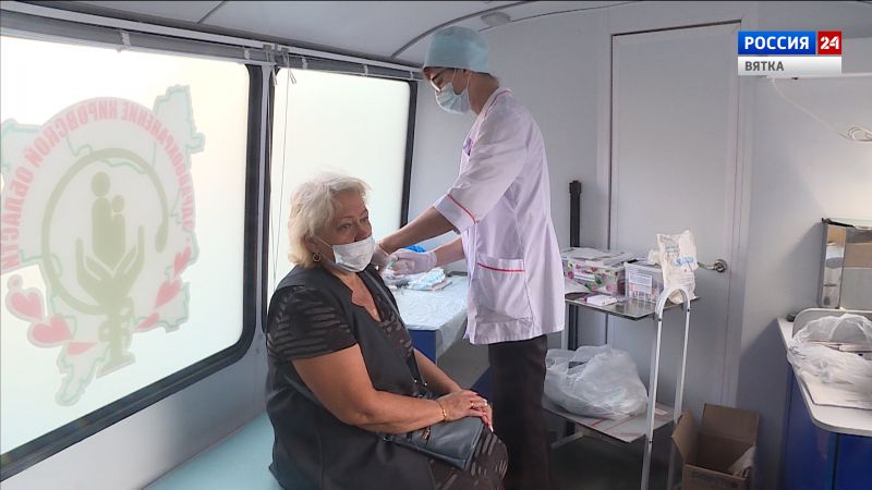 В Кирове продолжают работу мобильные пункты вакцинации от коронавируса