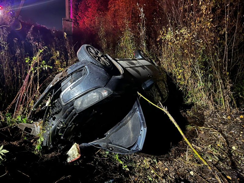 В Кирове столкнулись три автомобиля: один человек погиб, два получили травмы