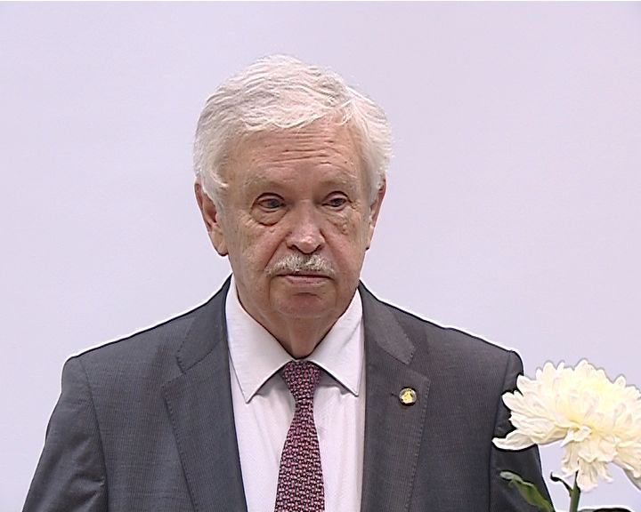 Кировской школе №16 присвоили имя писателя Альберта Лиханова