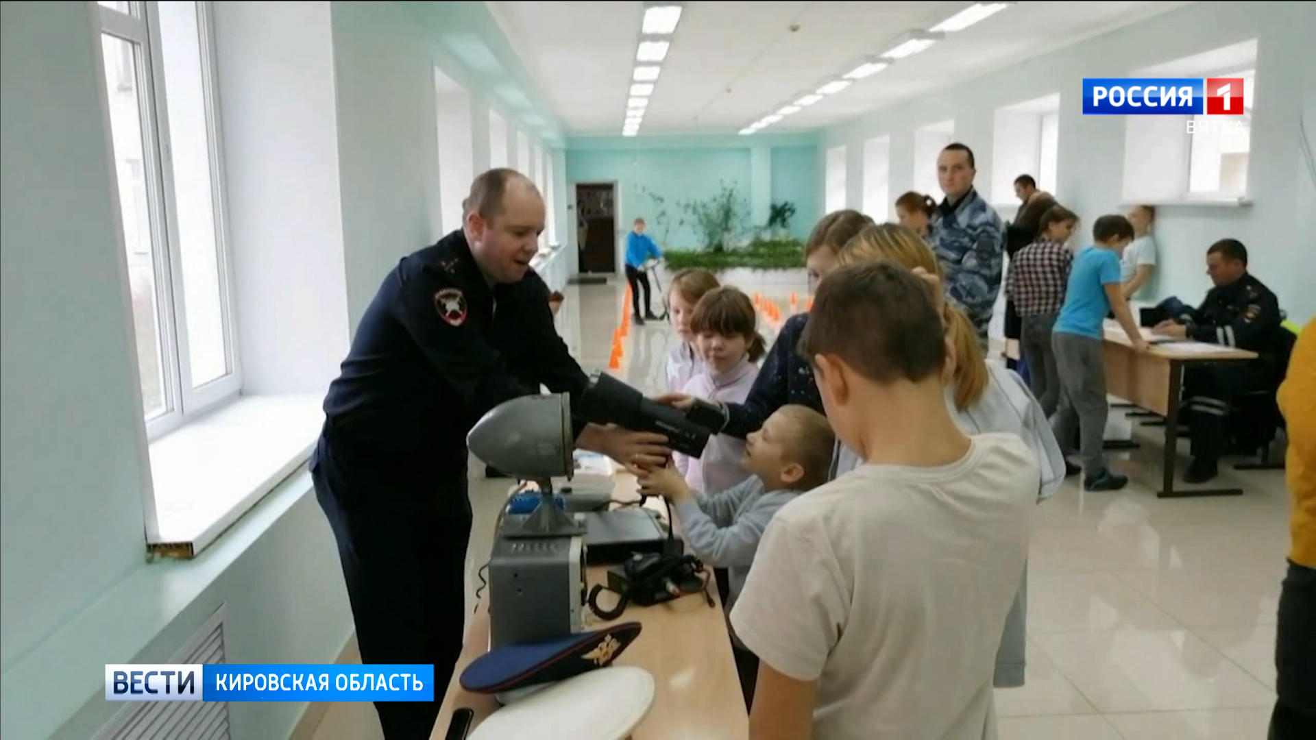 Кировские полицейские рассказали о своей работе воспитанникам детского дома поселка Тужа