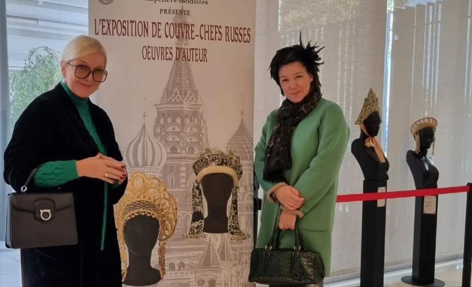 Кокошник кировской мастерицы украсил выставку в Париже