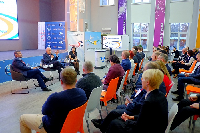 Александр Соколов посетил Гражданский форум