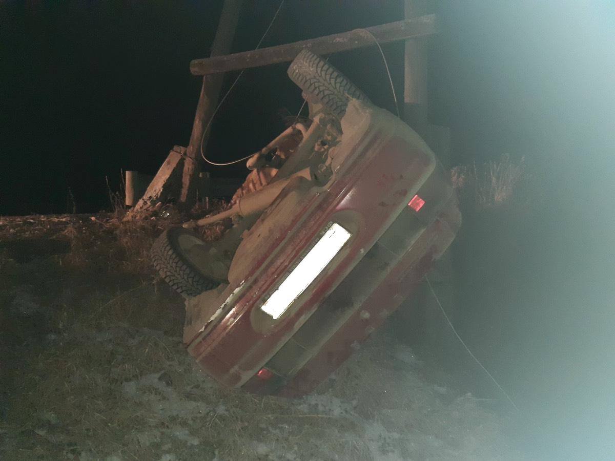 В Даровском разыскивают водителя, который въехал в ЛЭП и сбежал