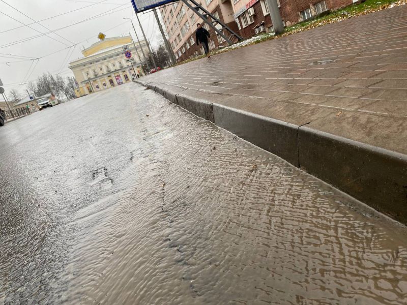 Вячеслав Симаков прокомментировал вопрос о бордюрах у Трансагентства